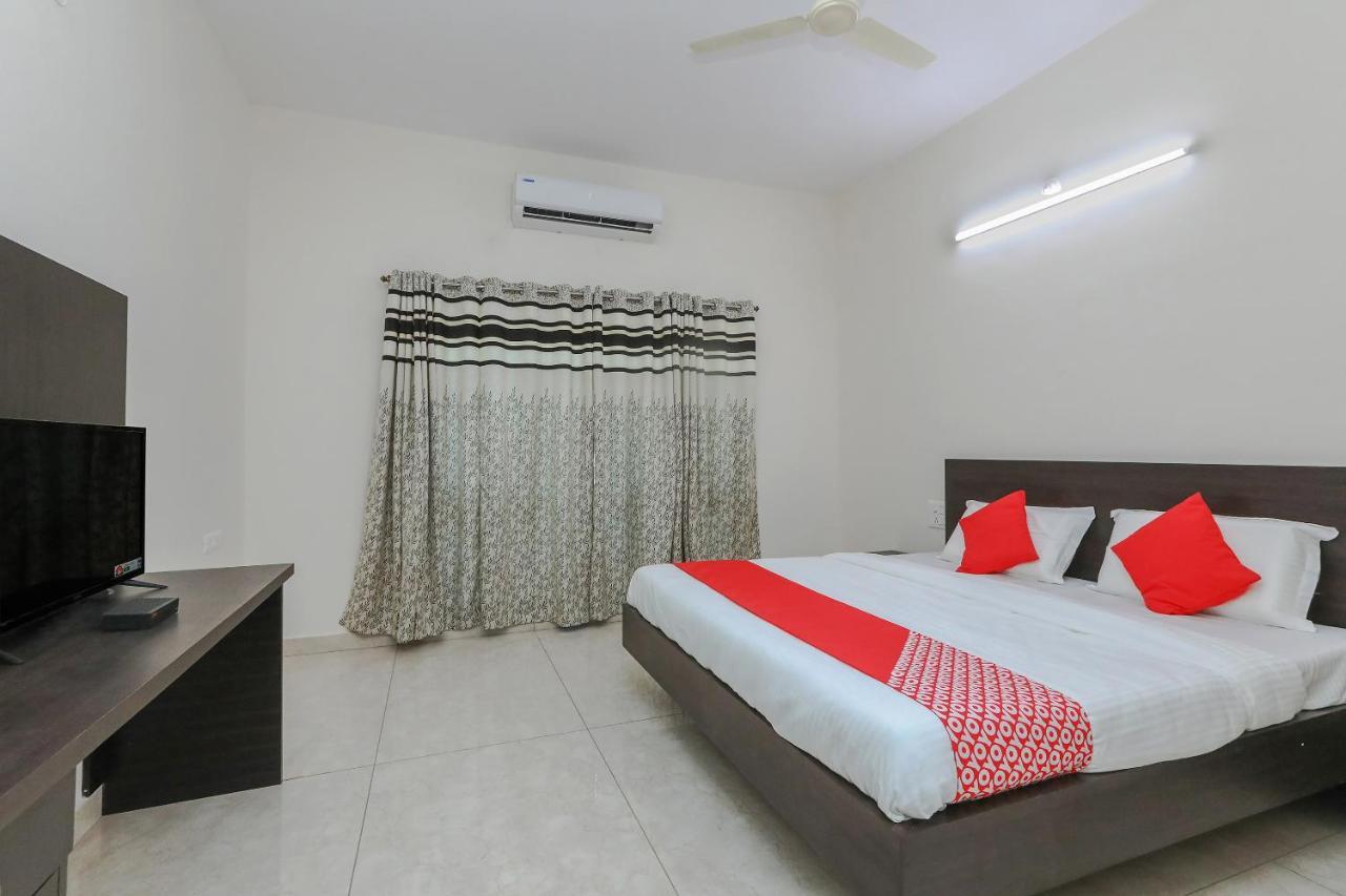 Hotel Oyo 22211 Shree Ankanatheshwara Residency Nanjangud Exterior foto