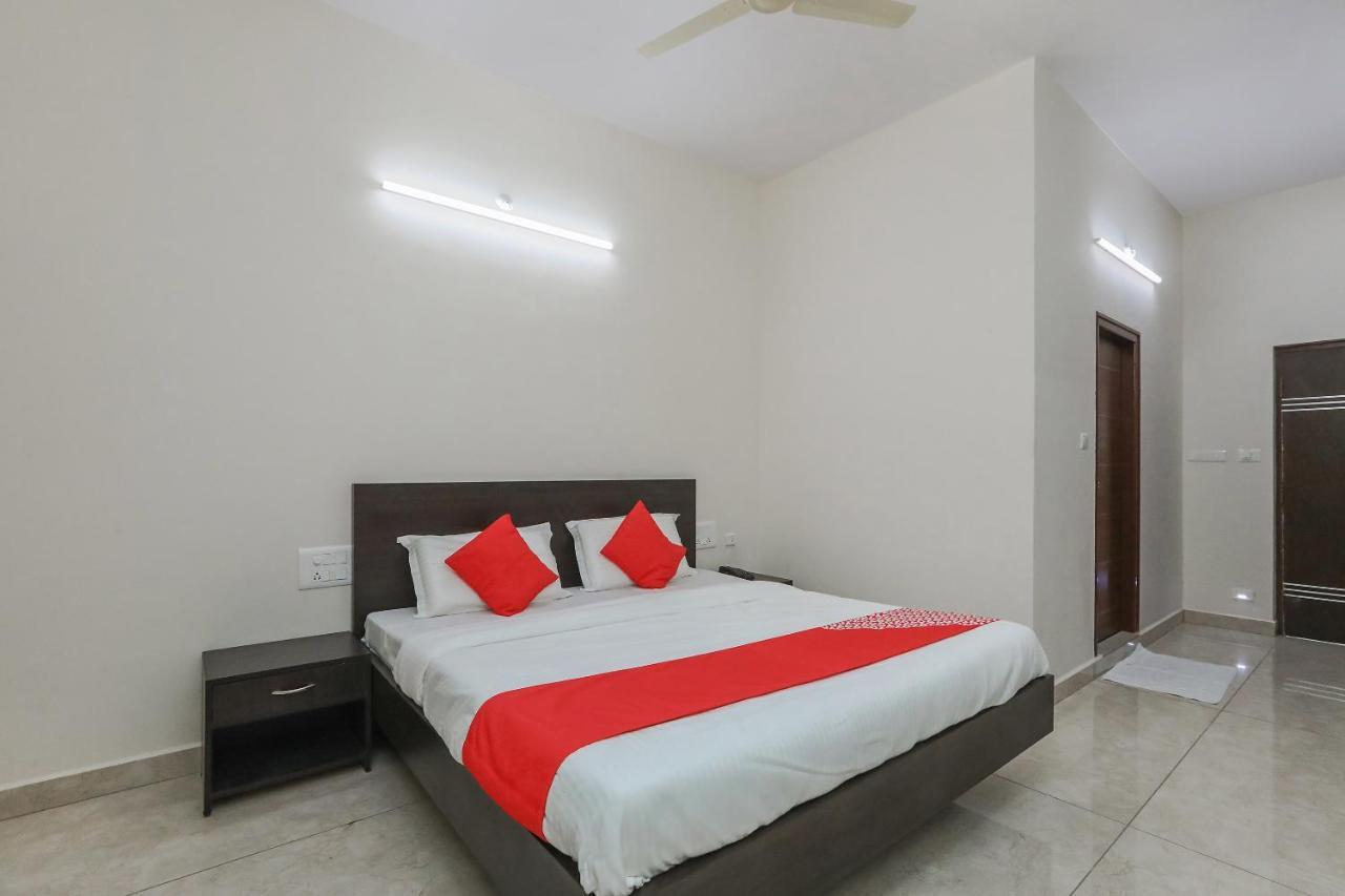 Hotel Oyo 22211 Shree Ankanatheshwara Residency Nanjangud Exterior foto